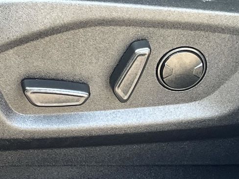 Used 2023 Ford Edge SEL image 13