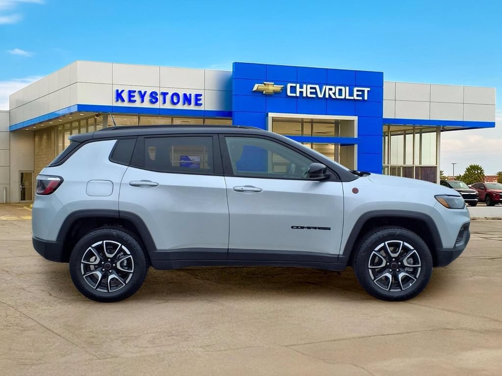 Used 2025 Jeep Compass Trailhawk AWD/4WD image 8