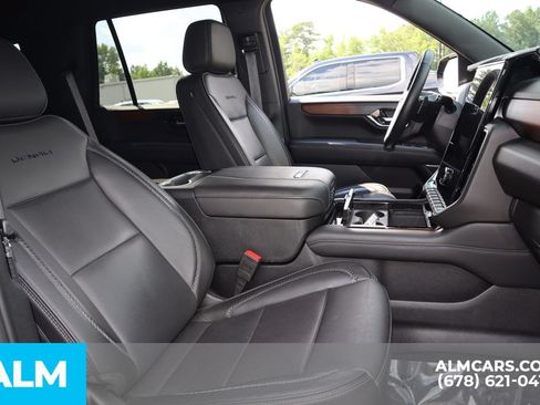 Used 2025 GMC Yukon Denali RWD image 28