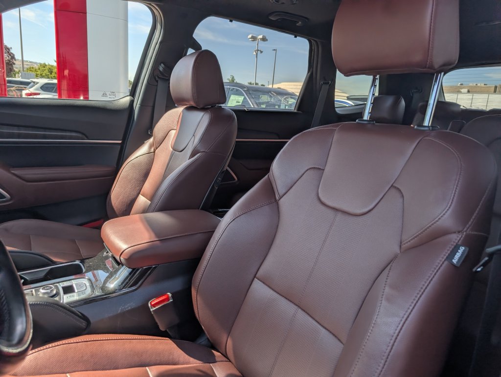 Used 2023 Kia Telluride EX w/ EX Captain's Chair Package AWD/4WD image 7