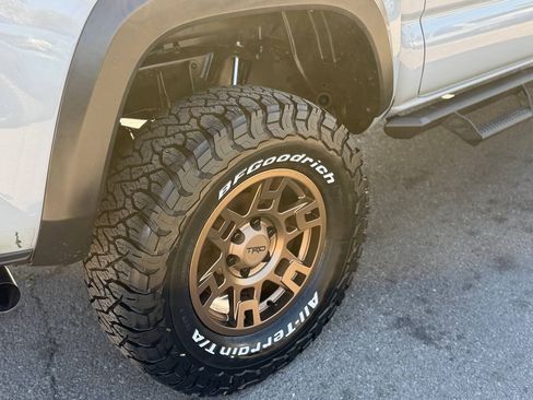 Used 2021 Toyota Tacoma TRD Off-Road w/ Technology Package AWD/4WD image 95