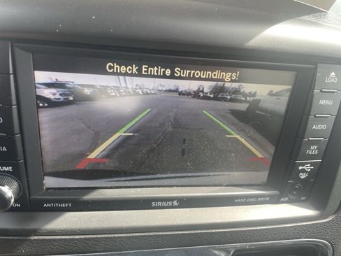 Used 2016 Chrysler Town & Country Touring image 20