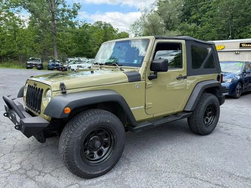 Used 2013 Jeep Wrangler Sahara w/ Connectivity Group AWD/4WD image 10