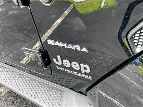 Used 2020 Jeep Wrangler Unlimited Sahara AWD/4WD image 24