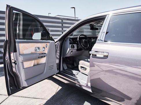 Used 2025 Rolls-Royce Phantom Sedan RWD image 35