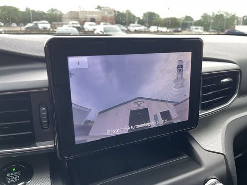 Used 2020 Ford Explorer XLT w/ Equipment Group 202A AWD/4WD image 21