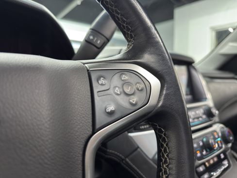 Used 2019 Chevrolet Suburban LT image 18