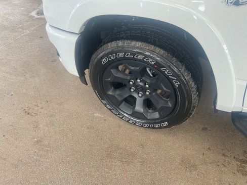 New 2026 RAM 1500 4x4 Crew Cab image 8