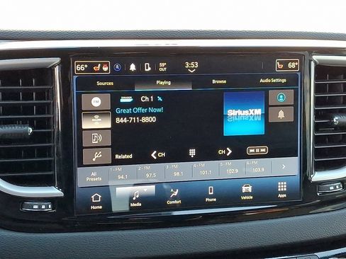 Used 2024 Chrysler Pacifica Touring-L image 17