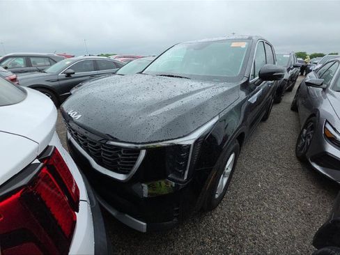 Used 2025 Kia Sorento LX FWD image 2