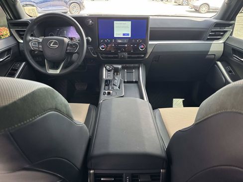 Used 2025 Lexus GX 550 w/ Accessory Package (CT) AWD/4WD image 16