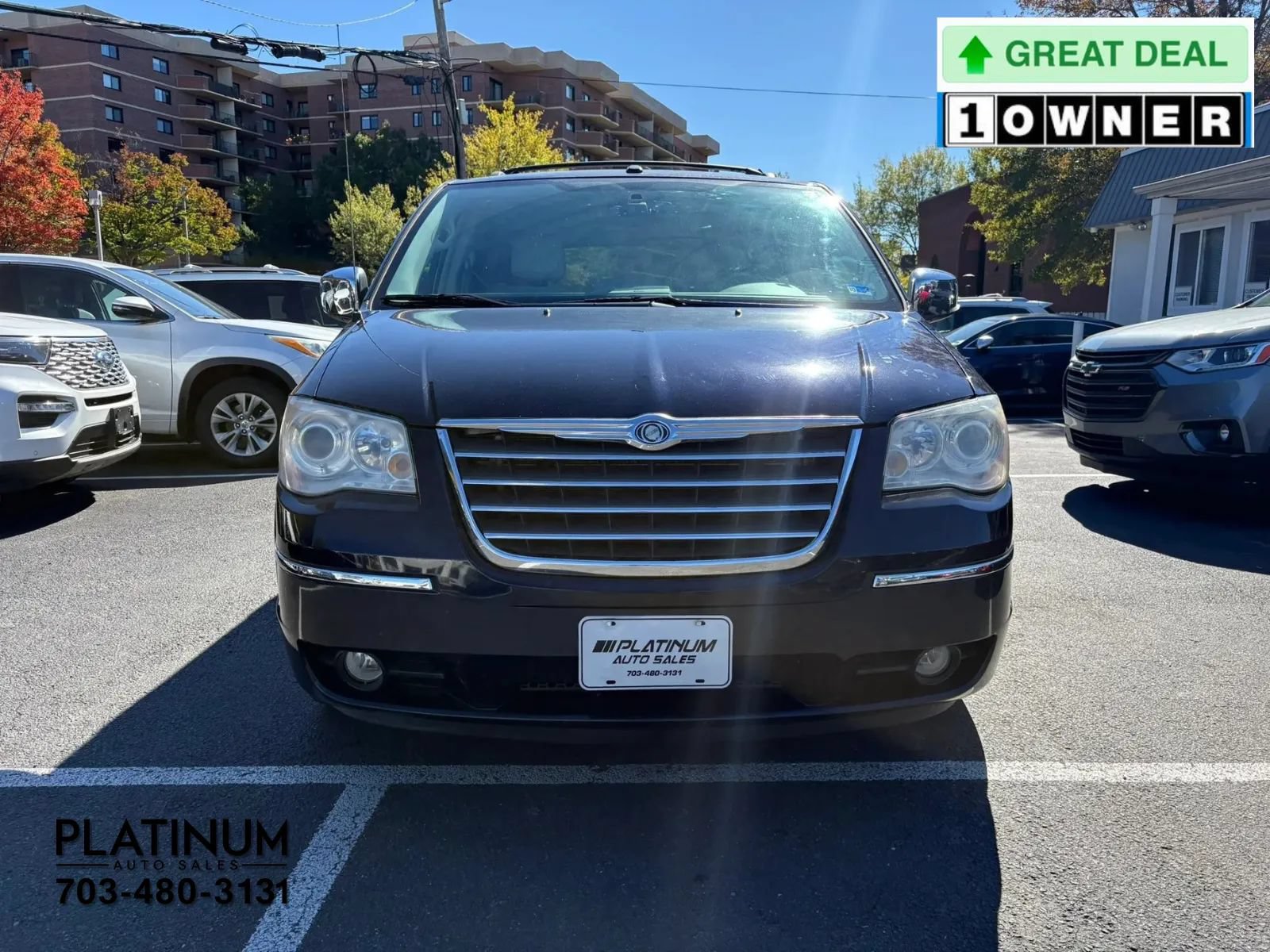 Used 2010 Chrysler Town & Country Limited w/ Entertainment Group #3 FWD image 2
