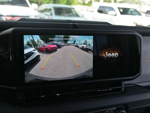 Used 2025 Jeep Wrangler Unlimited Sahara w/ Safety Group AWD/4WD image 23