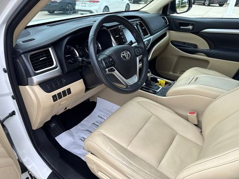 Used 2016 Toyota Highlander XLE AWD/4WD image 8