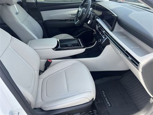 Used 2025 Hyundai Tucson Limited image 14