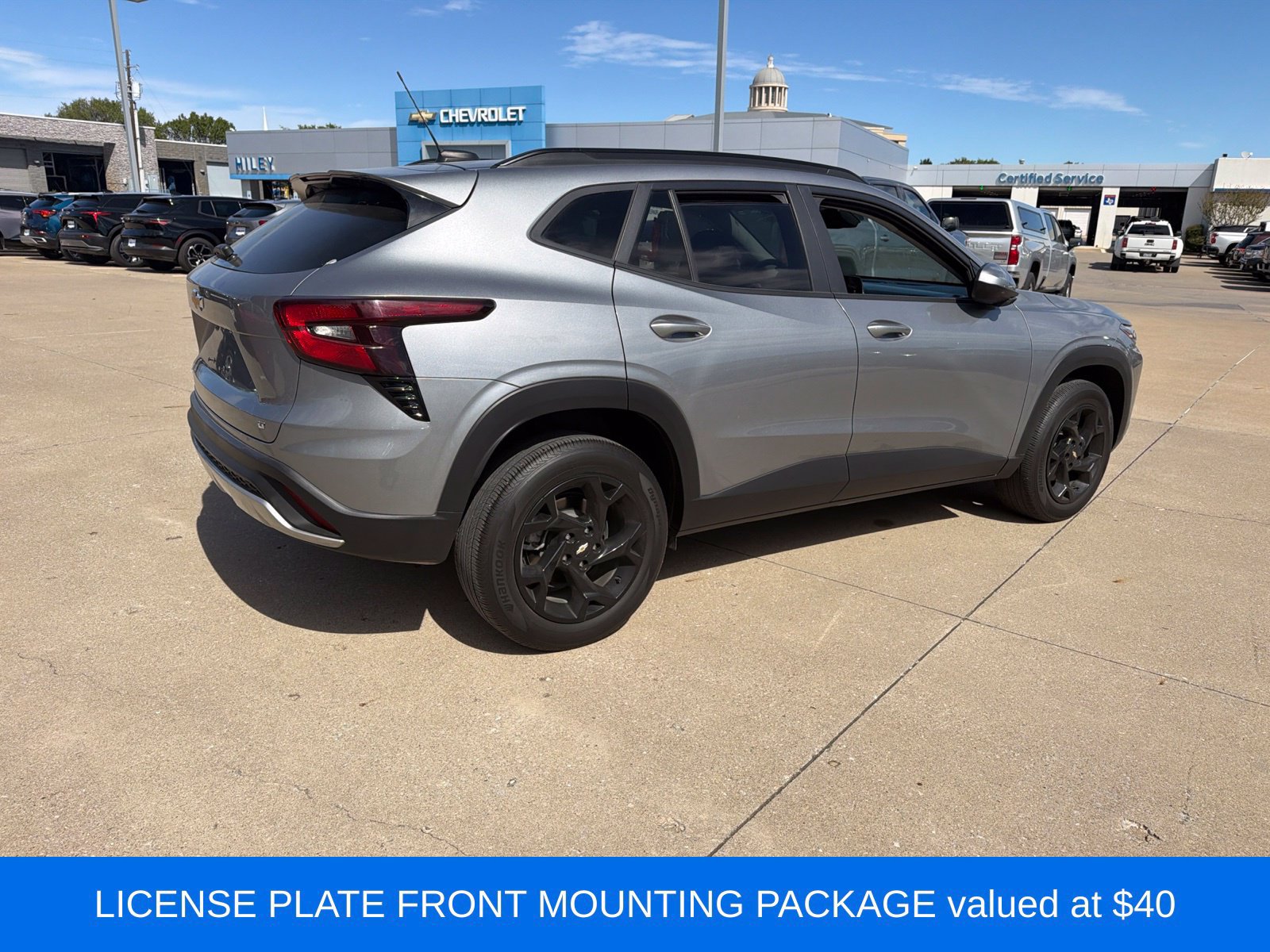 Used 2025 Chevrolet Trax LT FWD image 3