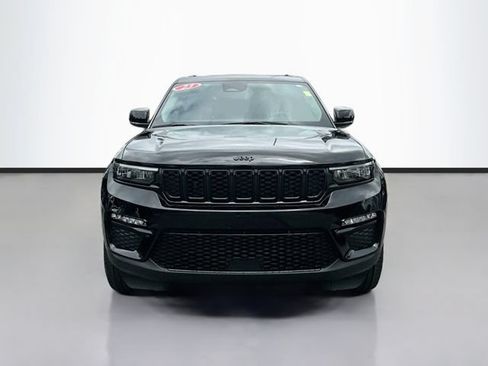 Used 2023 Jeep Grand Cherokee Limited w/ Black Appearance Package AWD/4WD image 4