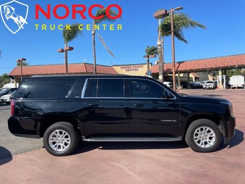 Used 2019 GMC Yukon XL SLT image 1