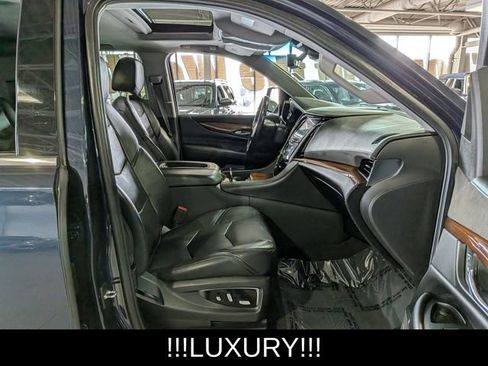 Used 2019 Cadillac Escalade ESV Luxury image 25