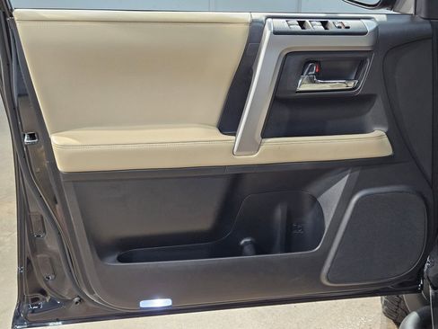 Used 2023 Toyota 4Runner SR5 Premium w/ Moonroof Package AWD/4WD image 20