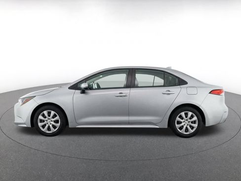 Used 2025 Toyota Corolla LE FWD image 4