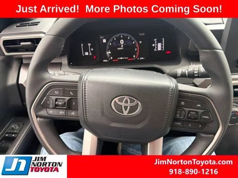Used 2026 Toyota 4Runner SR5 AWD/4WD image 18