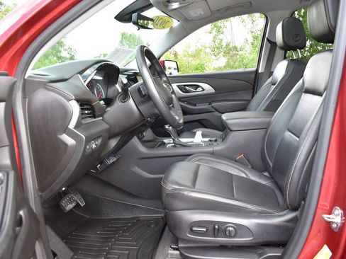 Used 2020 Chevrolet Traverse LT w/ LT Premium Package AWD/4WD image 11