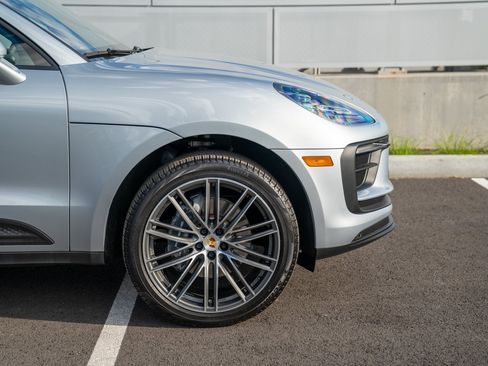 Certified 2026 Porsche Macan AWD/4WD image 9