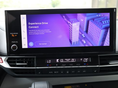 Used 2025 Toyota Sienna XLE FWD image 37