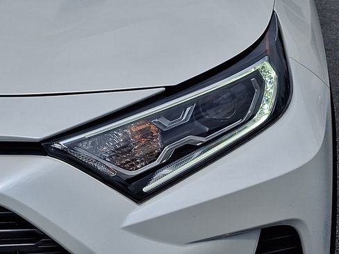 Used 2020 Toyota RAV4 Limited AWD/4WD image 10