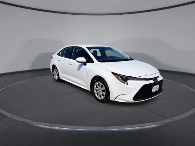 Used 2025 Toyota Corolla LE FWD image 2