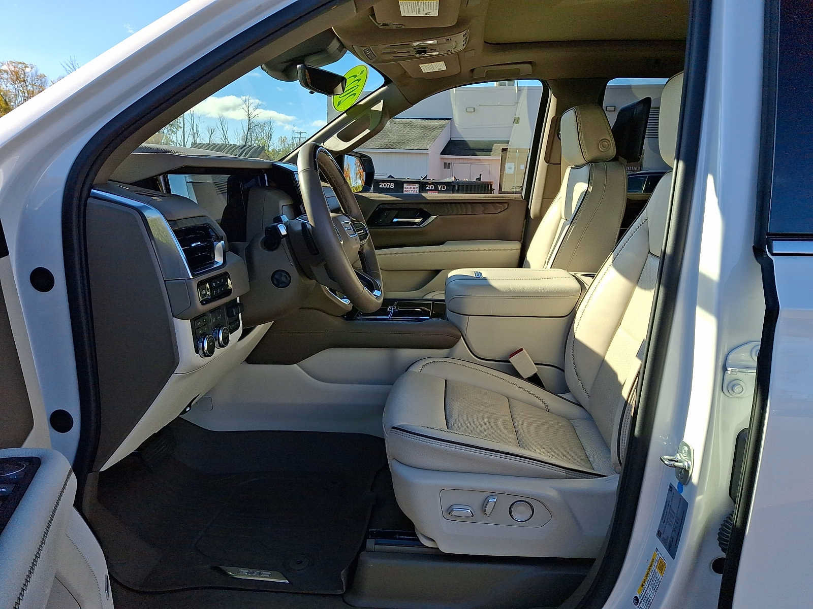 Used 2025 GMC Yukon Denali w/ Denali Reserve Package AWD/4WD image 15