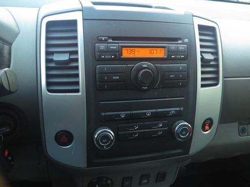 Used 2010 Nissan Frontier SE AWD/4WD image 9