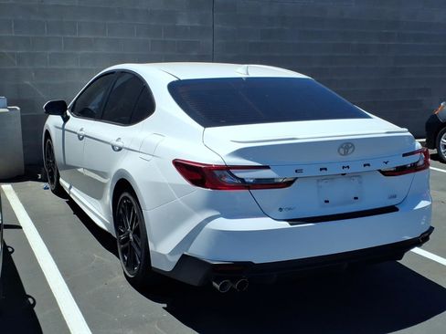 Used 2025 Toyota Camry SE w/ Convenience Package FWD image 3