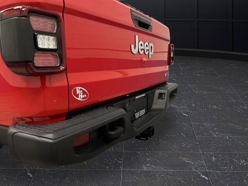 Used 2022 Jeep Gladiator Overland w/ Popular Equipment Package image 35