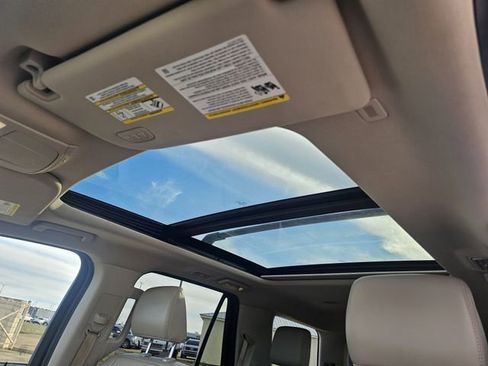 Used 2023 Ford Expedition XLT image 21