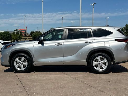Certified 2025 Toyota Highlander LE AWD/4WD image 8