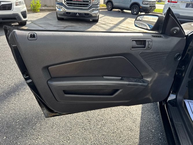 Used 2014 Ford Mustang Convertible RWD image 12