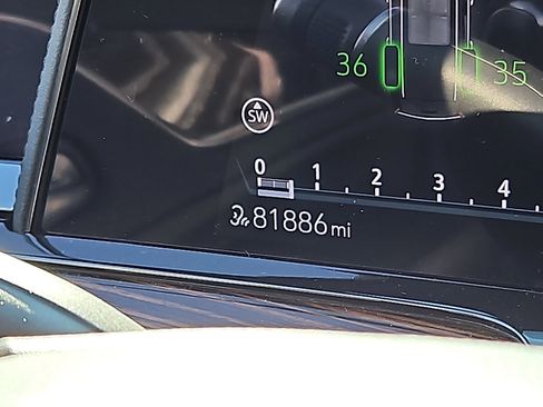 Used 2024 Cadillac Escalade ESV Luxury image 20