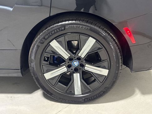 Used 2024 BMW iX xDrive50 w/ Premium Package AWD/4WD image 37