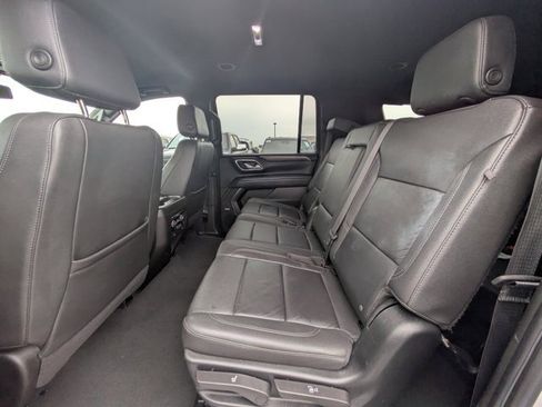 Used 2023 Chevrolet Suburban LT image 12