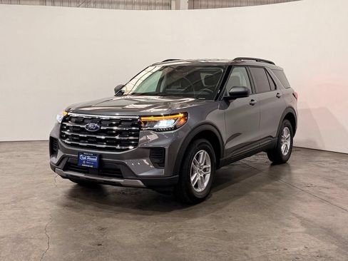 New 2026 Ford Explorer Active AWD/4WD image 2