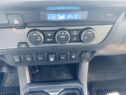 Used 2021 Toyota Tacoma TRD Sport w/ Technology Package RWD image 29