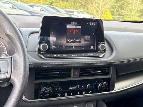 Certified 2023 Nissan Rogue SV image 33