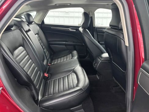 Used 2017 Ford Fusion SE w/ Fusion SE Technology Package FWD image 32