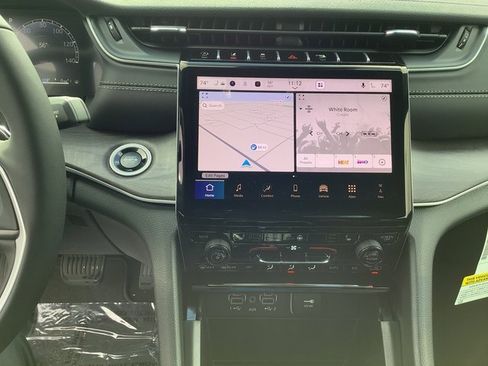 New 2025 Jeep Grand Cherokee Limited image 17