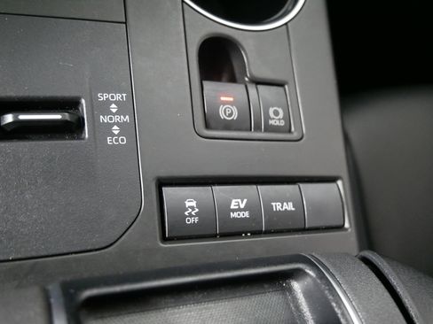 Used 2020 Toyota Highlander XLE image 30