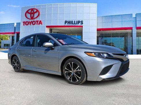 Used 2020 Toyota Camry SE FWD image 1