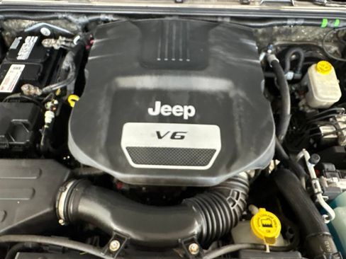 Used 2015 Jeep Wrangler Sport AWD/4WD image 14