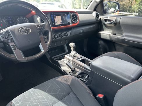 Used 2017 Toyota Tacoma TRD Sport w/ Tow Package AWD/4WD image 16